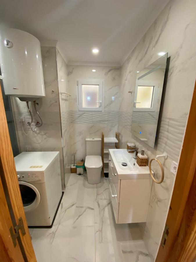 Orihuela Costa 2-Bedroom 1-Bath Renovated Vacation Rental On La Zenia Beach Exterior foto