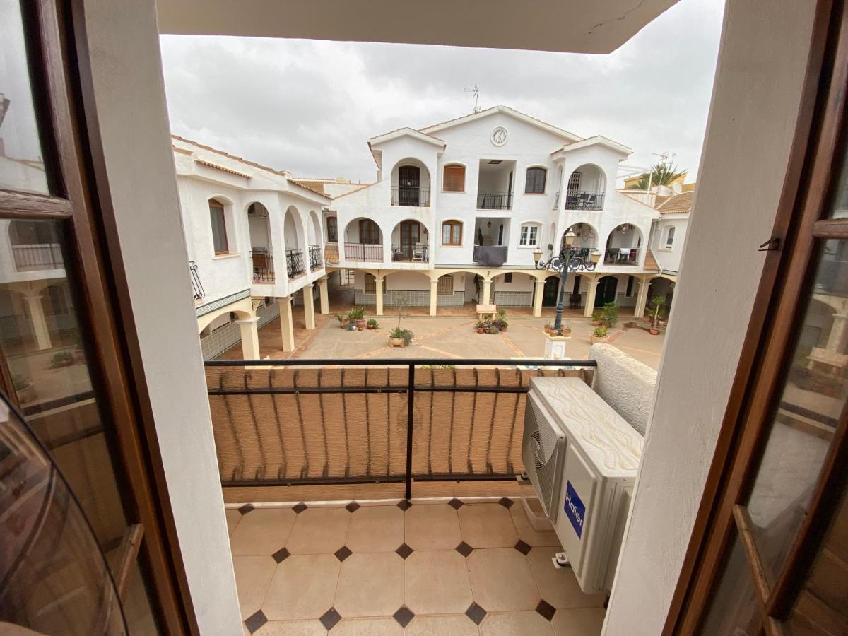 Orihuela Costa 2-Bedroom 1-Bath Renovated Vacation Rental On La Zenia Beach Exterior foto